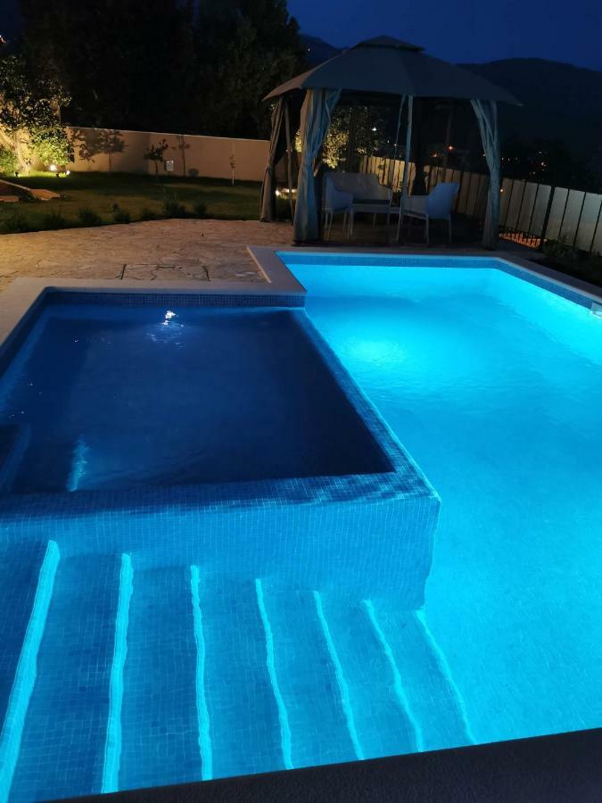 Villa Mater - Luxuriously Equipped Villa With A 15M Long Swimming Pool Žrnovnica Esterno foto